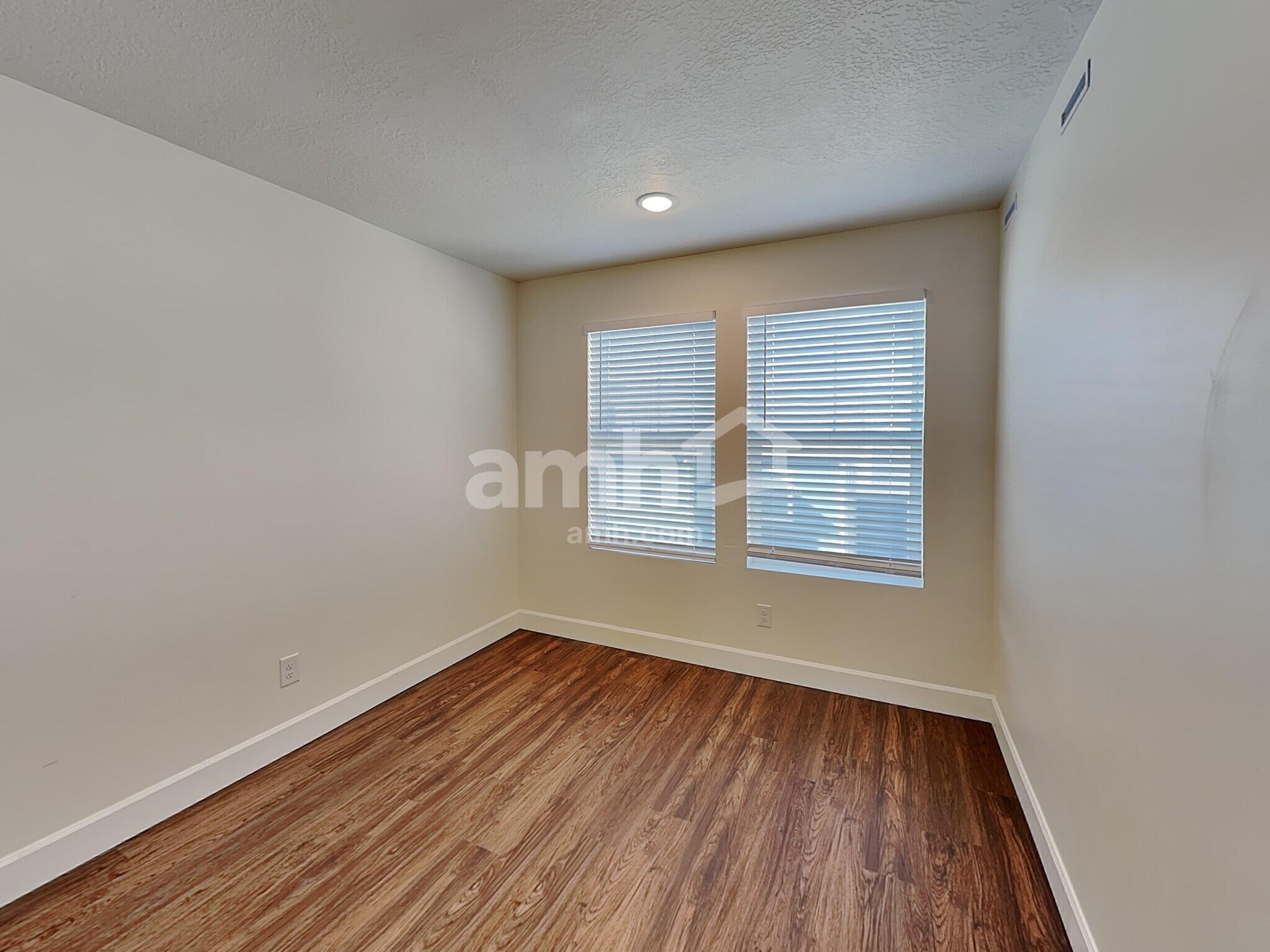 Building Photo - 6018 W South Jordan Pky