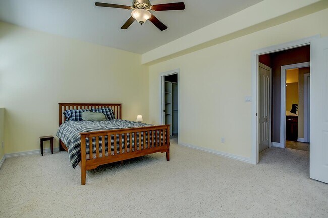 Building Photo - Beautiful Home in Gated Community
