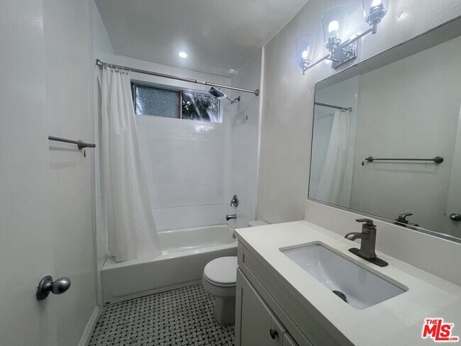 Building Photo - 420 Raymond Ave