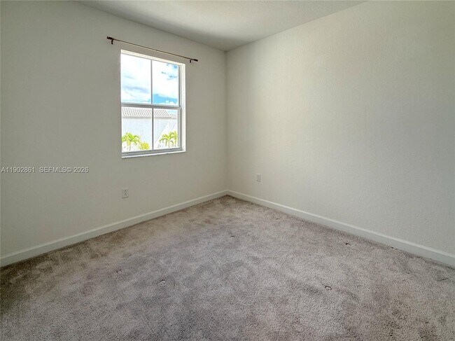 Building Photo - 1060 SE 26th Ter