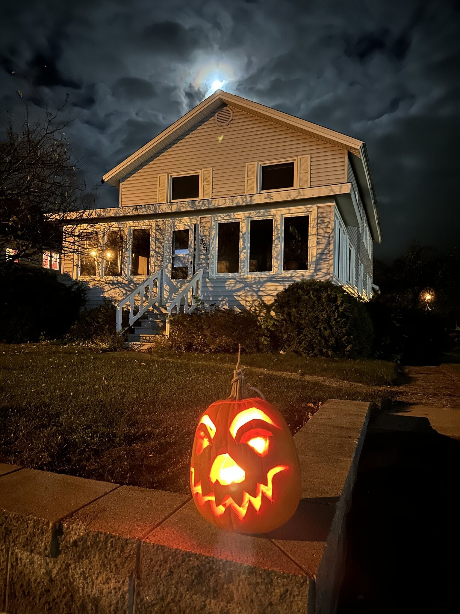 Building Photo - 321 W Mcmillan Ave