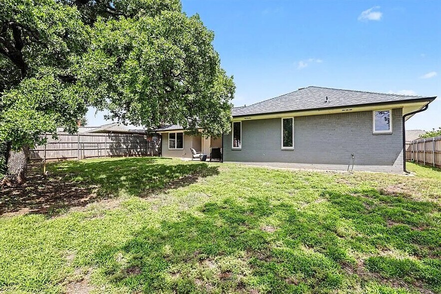 Building Photo - 1316 Mockingbird Ln