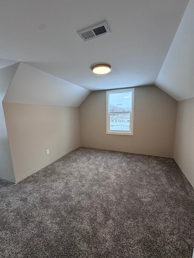 Building Photo - 14240 Linder Ave