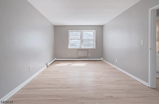 Building Photo - 138 Roseland Ave