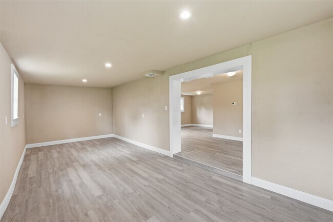 Building Photo - 3930 Hartel St