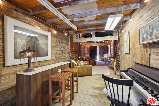 Building Photo - 583 California Trail