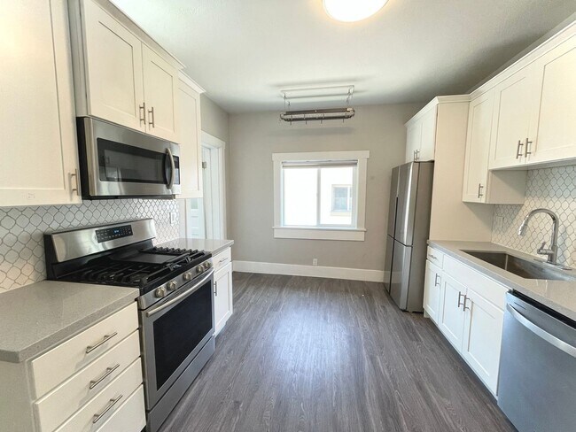 Building Photo - 2 Bed 2 Bath Provo House