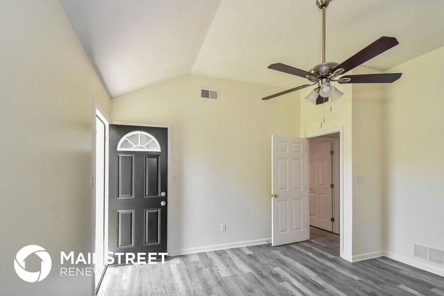 Building Photo - 2835 Heatherglen Cove W