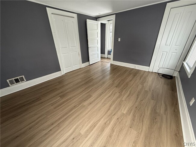 Building Photo - 135 Culbert St