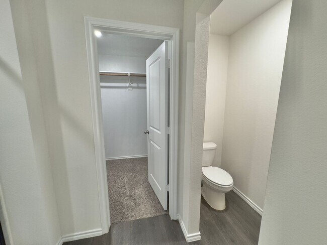 Building Photo - 11333 Pecan Crk Dr