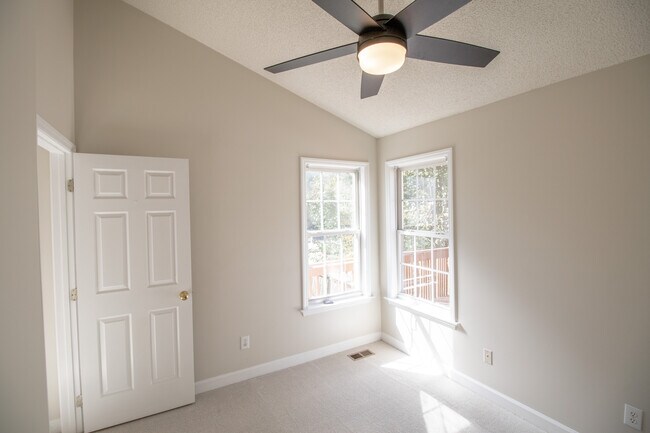 Building Photo - 223 Gregory Dr
