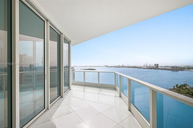 Building Photo - 2020 N Bayshore Dr