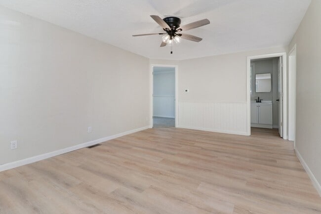 Building Photo - Renovated 2 Bedroom Home!