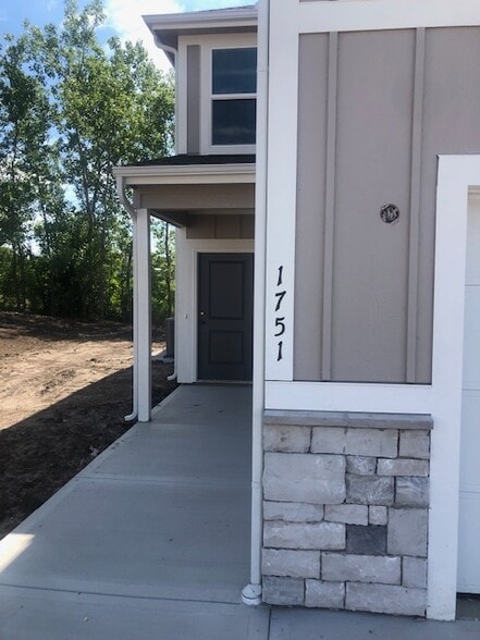 Building Photo - 16067 Garden Pky