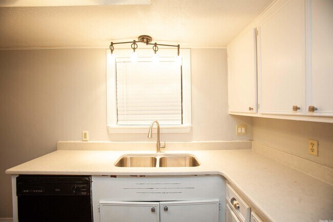 Building Photo - 513 Nan Cir