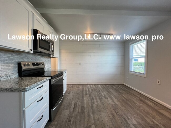 Building Photo - Updated, Cozy, and Clean- One Level Living...