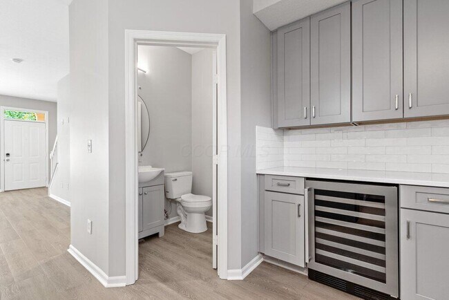 Building Photo - 801 S Front St