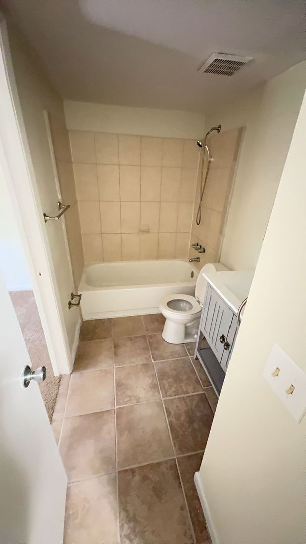 Building Photo - Newly renovated 2 bedroom Townhouse for Re...