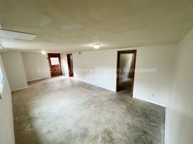 Building Photo - 2320 S Grand Ave