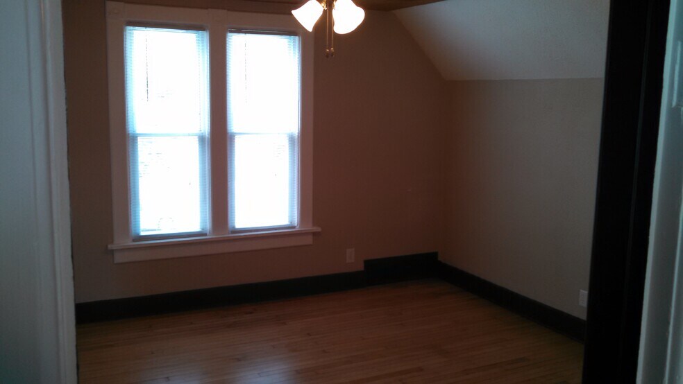 Building Photo - 2516 S Logan Ave