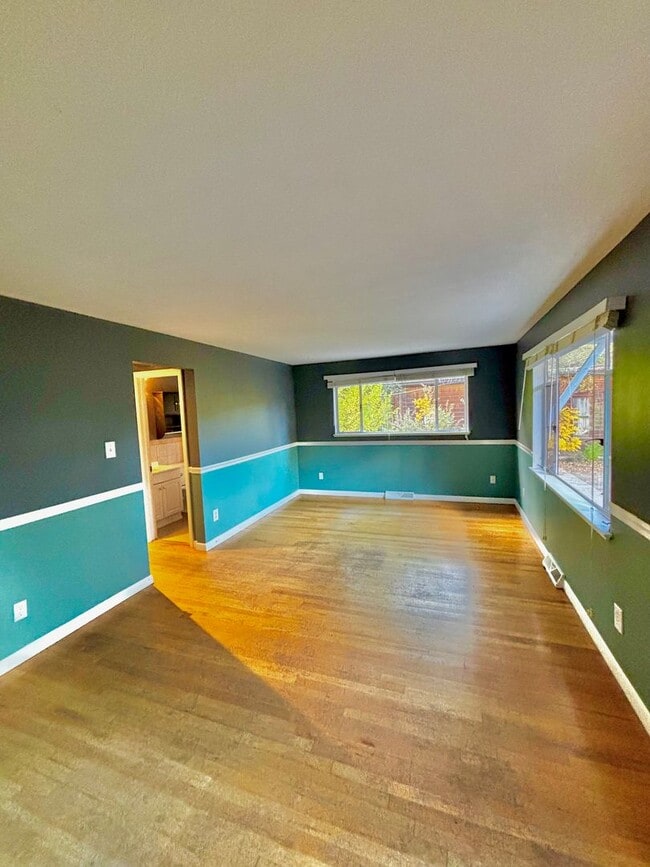 Building Photo - Stylish & Serene – One-Bedroom Golden Hous...