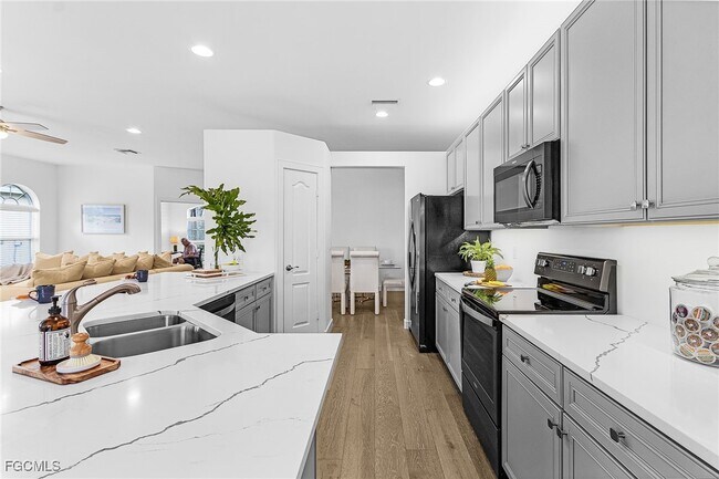 Building Photo - 13060 Sail Away St