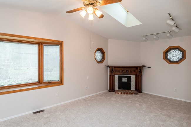 Building Photo - 6757 Summerdale Dr