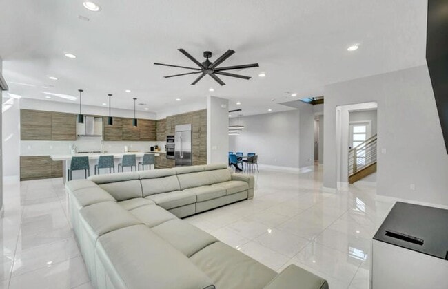 Building Photo - 17081 Five Waters Ave