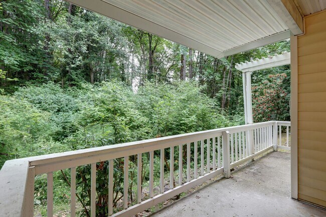 Building Photo - Charming 2BR 2BA Condo in great Bellevue l...