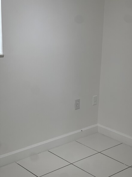 Building Photo - 3527 NE 168th St