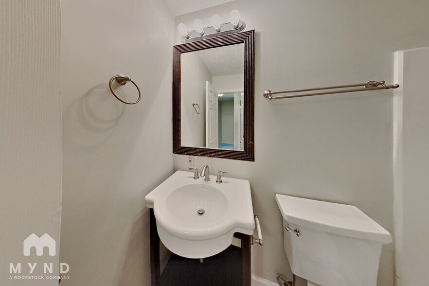 Building Photo - 8224 Wynewood Ct