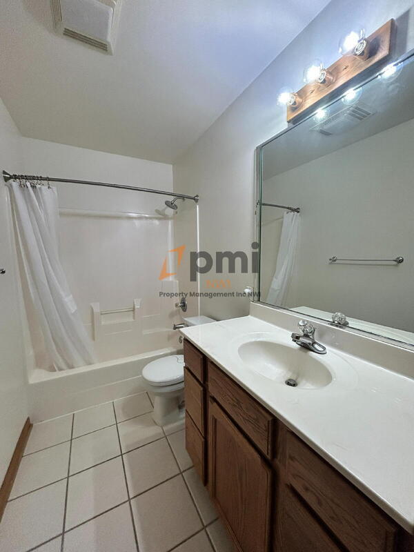Building Photo - 5107 White Oak Terrace