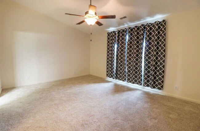 Building Photo - BRITTANY CHASE...3 Bedroom 2 Bath