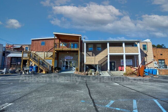 Building Photo - 3925 Redding Rd