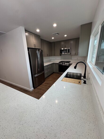 Building Photo - 11905 Freeman Ave