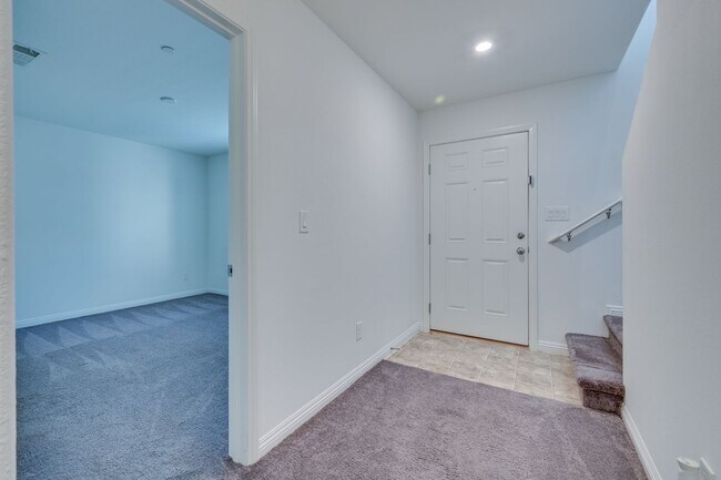 Building Photo - SE!!  Gated!! Community Pool!! Clubhouse!! Fitness Center!! Up Graded Appliances!!! 2 Car Garage!!