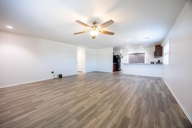 Building Photo - 511 Meadow Ct