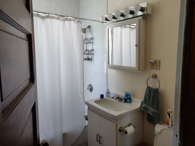 Building Photo - 39 Porter St