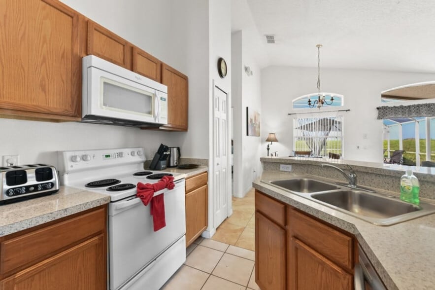 Building Photo - 447 High Point Dr