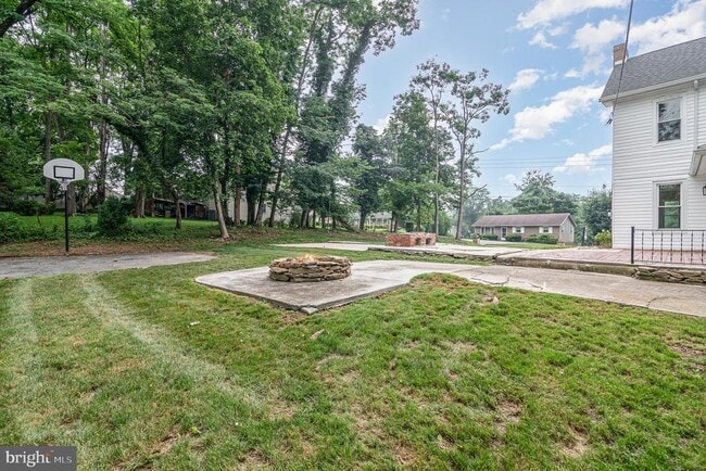 Building Photo - 4910 Earl Dr