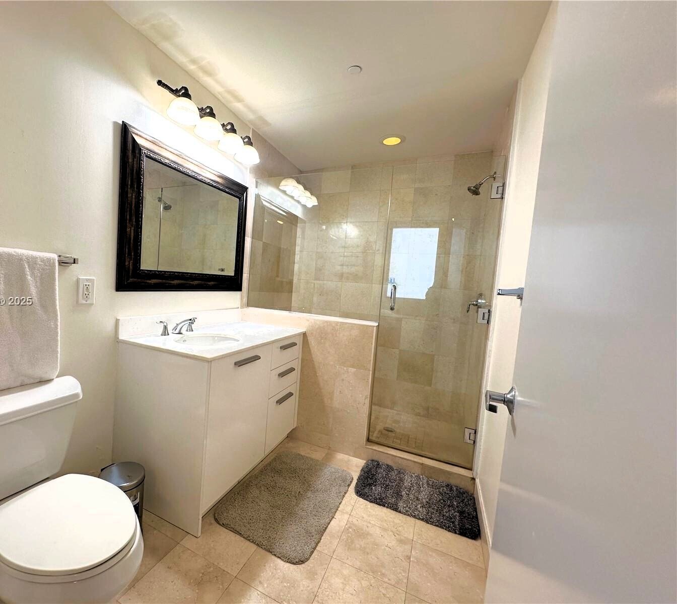 Building Photo - 1050 Brickell Ave