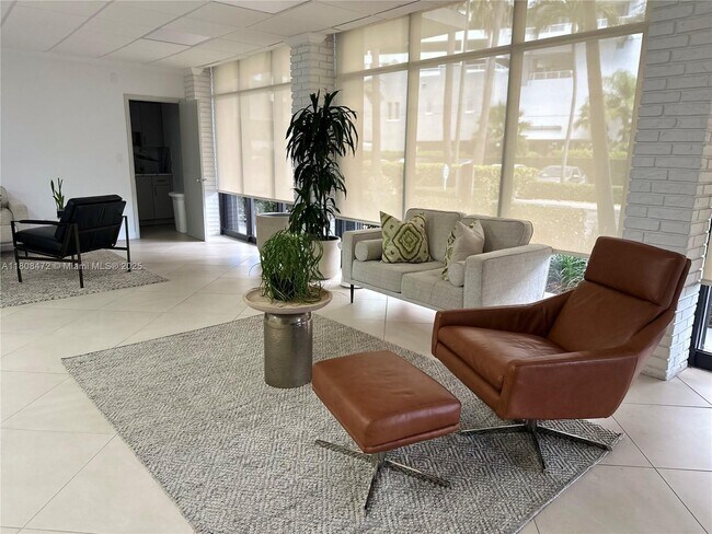 Building Photo - 1408 Brickell Bay Dr