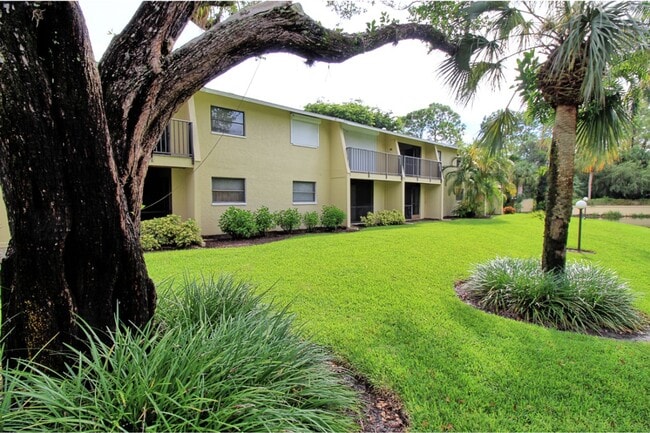 Building Photo - Gorgeous New Remodel! Pine Haven Condo in Bonita Springs!