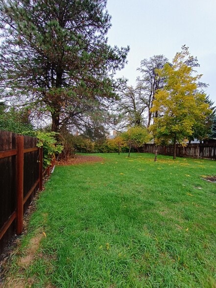 Building Photo - 642 Weed Ave