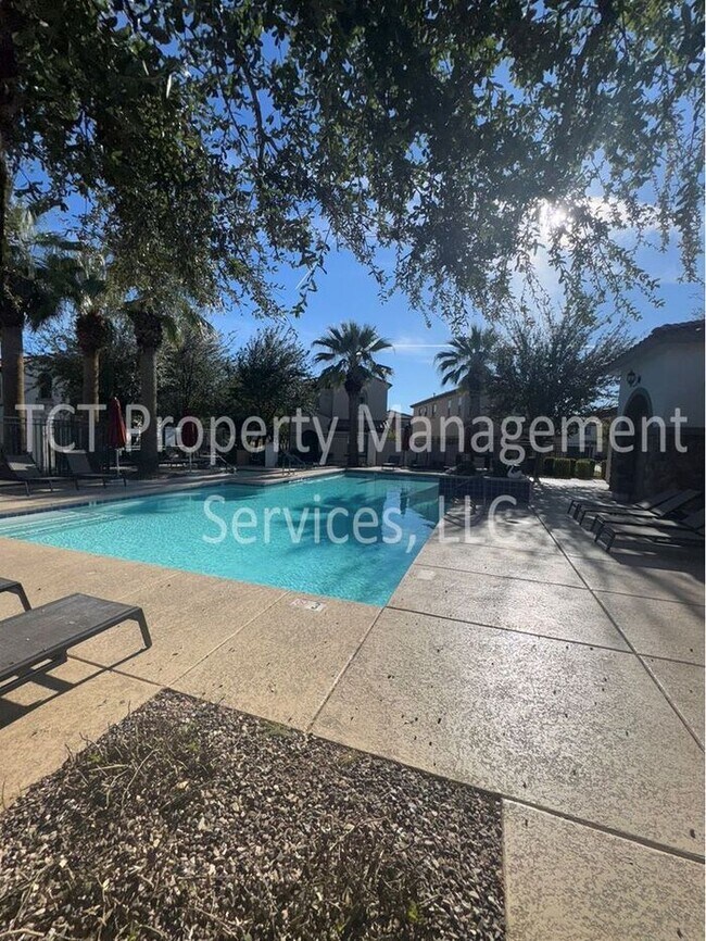 Building Photo - Beautifully maintained home in gated Layton Lakes