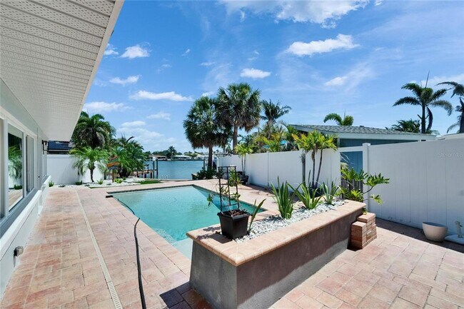Building Photo - 1492 Sea Gull Dr S