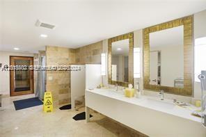 Building Photo - 17555 Collins Ave