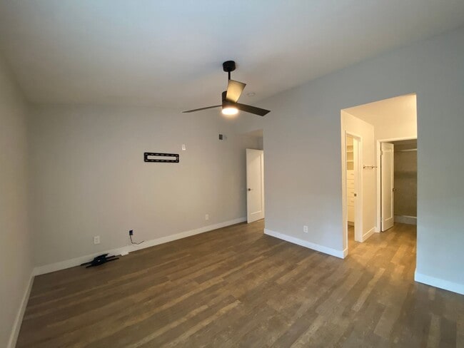 Building Photo - Beautifully Renovated Condo in Rancho Bernardo!