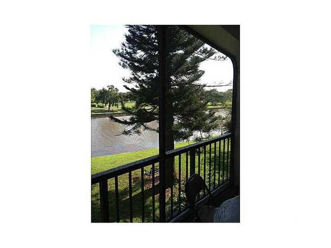 Building Photo - 3760 Inverrary Dr