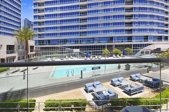 Building Photo - Panorama Towers T2, 104- Pool Views from t...